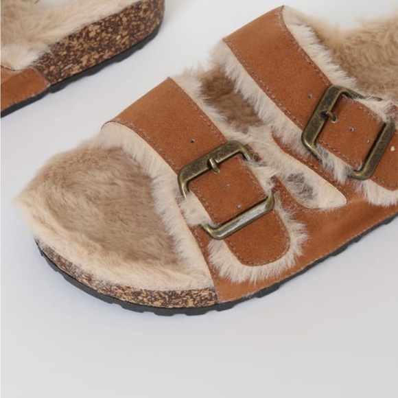 S13 - Lulus Carmella Dark Camel Suede Faux fur Buckled Slide Sandals size 7.5 - Picture 12 of 13